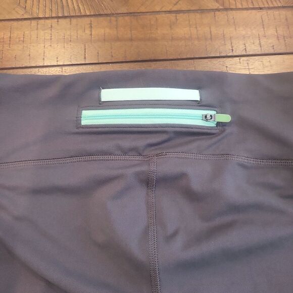 Under Armour Crop Leggings Grey and Green Small - Picture 7 of 8